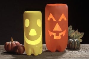 crear adornos halloween con botellas plastico
