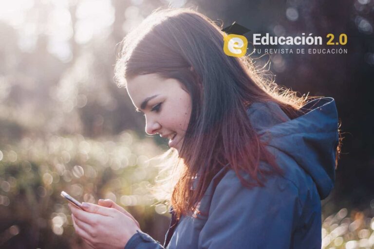 adolescentes movil unsplash