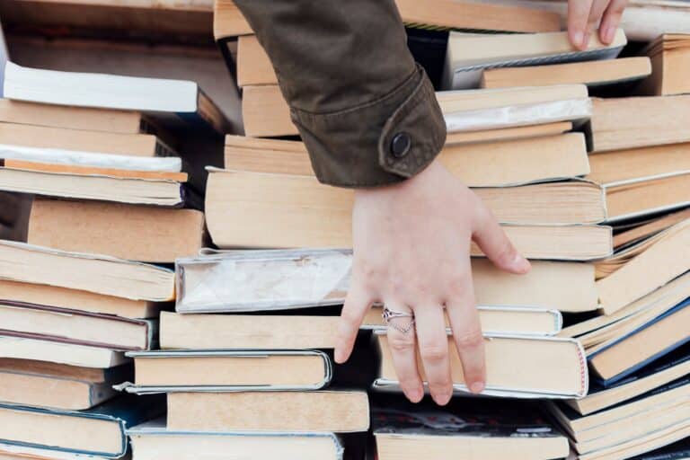 el cine impulsa la lectura freepick
